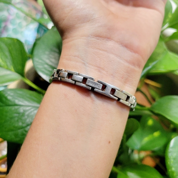 Classic Silver Relic Dainty Calendar Watch - Picture 12 of 13